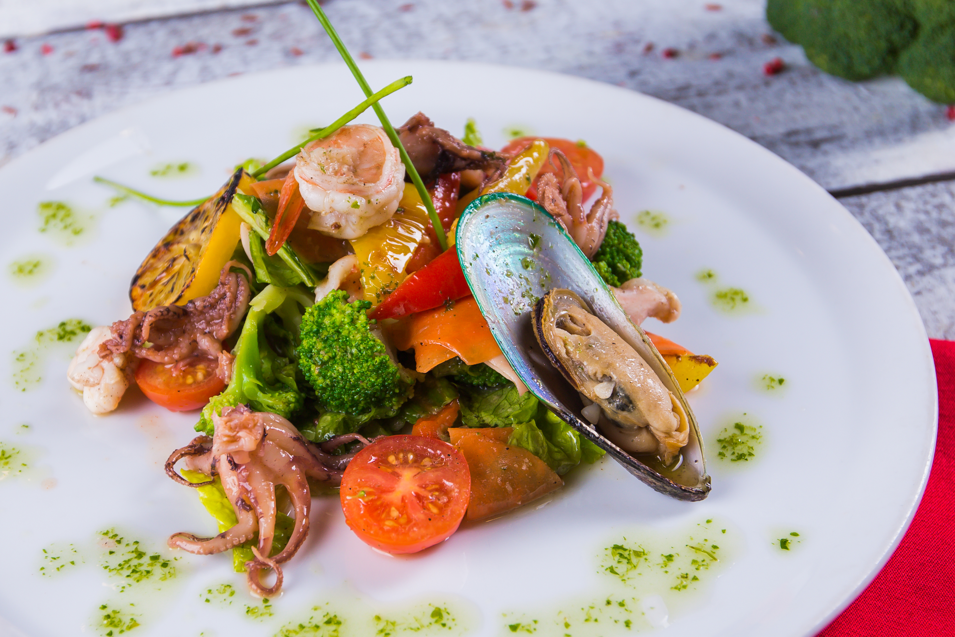 Теплый салат с морепродуктами - как приготовить, рецепт с фото — Кулинарный блог Life Good
